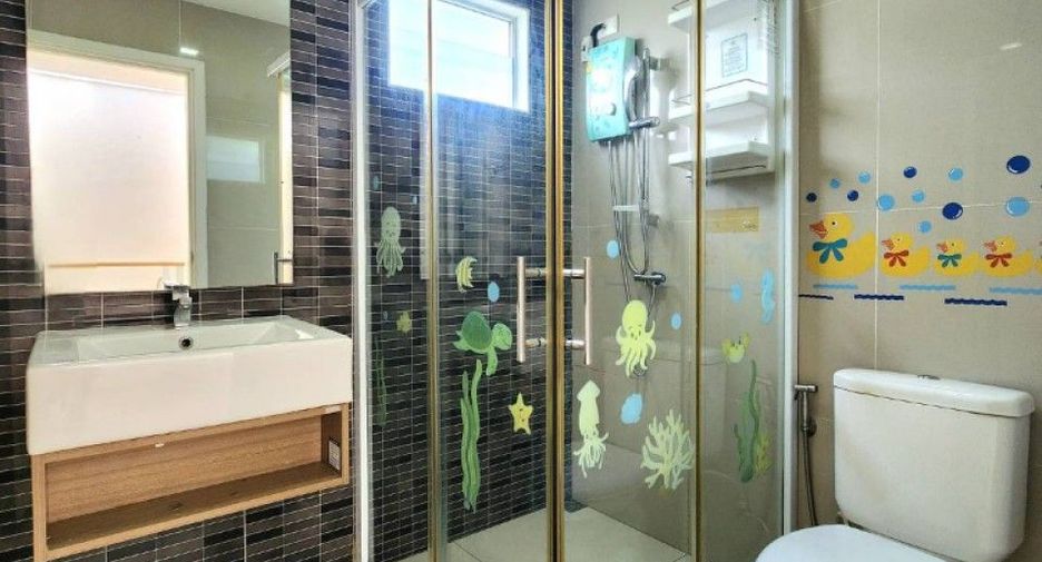 For sale 3 bedrooms townhouse in Mueang Samut Prakan, Samut Prakan