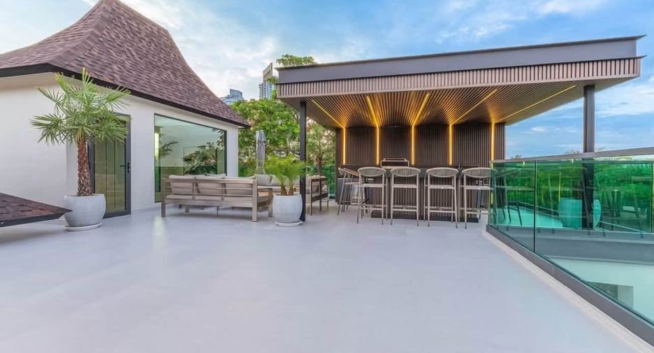 For sale 7 bedrooms villa in Na Jomtien, Pattaya