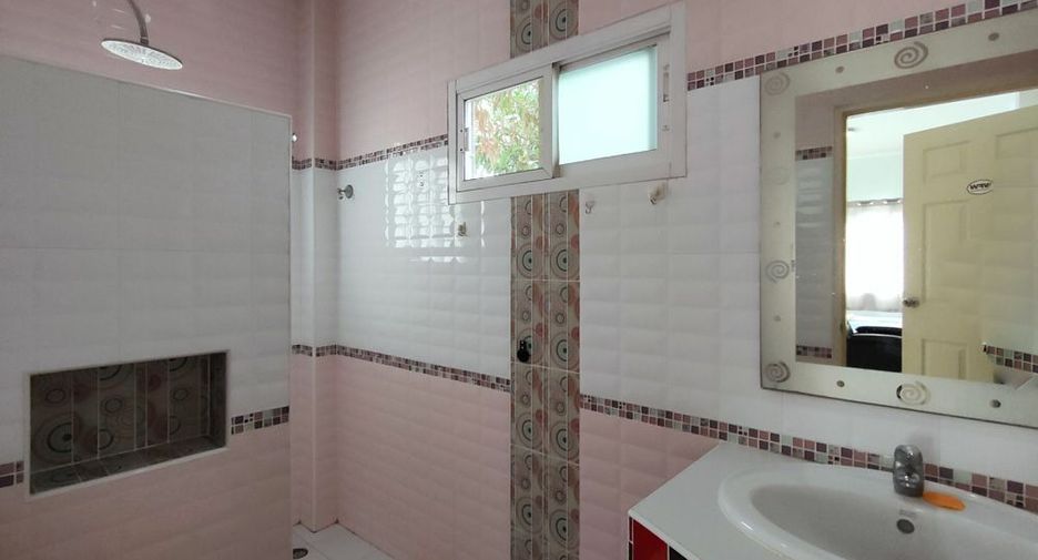 For rent 3 bedrooms house in Mueang Chiang Mai, Chiang Mai