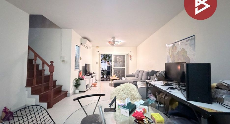 À vendre 3 chambres maison de ville à Bang Phli, Samut Prakan