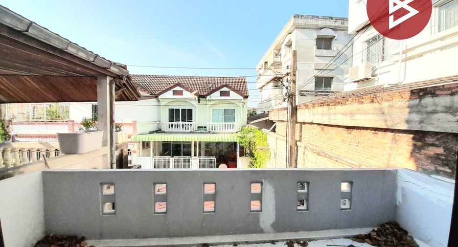 Casa adosada en venta de 3 habitaciones en Bang Khun Thian, Bangkok