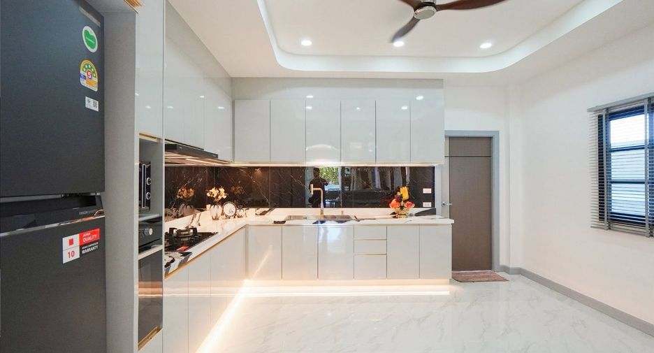 For sale 4 bedrooms villa in Bang Lamung, Chonburi