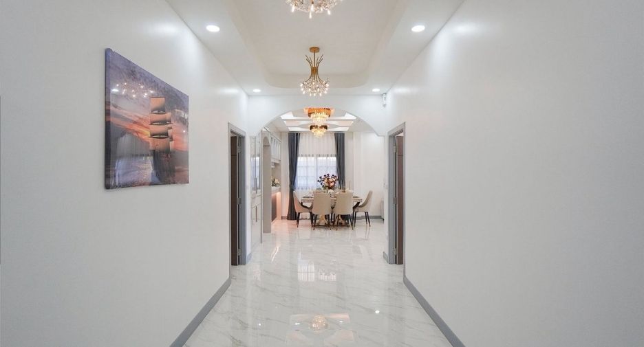 For sale 4 bedrooms villa in Bang Lamung, Chonburi