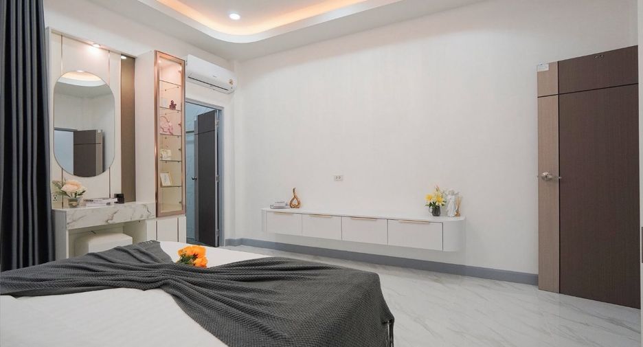 For sale 4 bedrooms villa in Bang Lamung, Chonburi