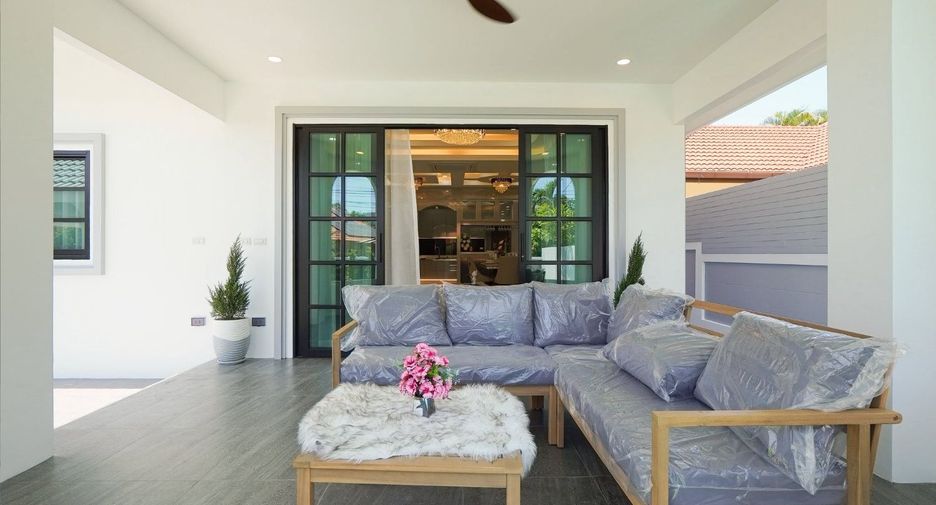 For sale 4 bedrooms villa in Bang Lamung, Chonburi