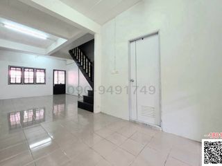 À vendre 3 chambres maison de ville à Bang Bon, Bangkok