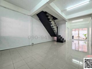 À vendre 3 chambres maison de ville à Bang Bon, Bangkok
