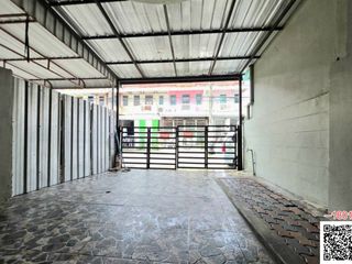 À vendre 3 chambres maison de ville à Bang Bon, Bangkok