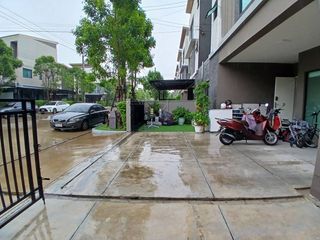 Haus zur Miete mit 4 Zimmer in Khan Na Yao, Bangkok