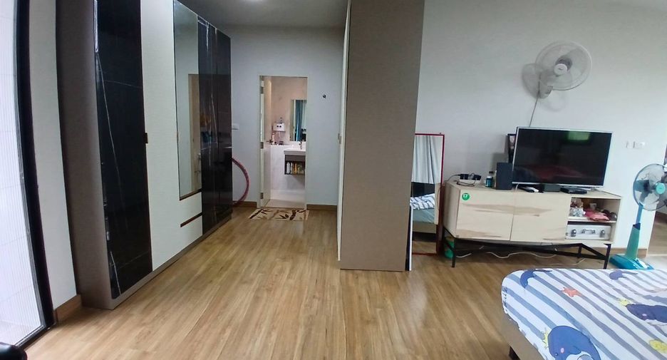 Haus zur Miete mit 4 Zimmer in Khan Na Yao, Bangkok