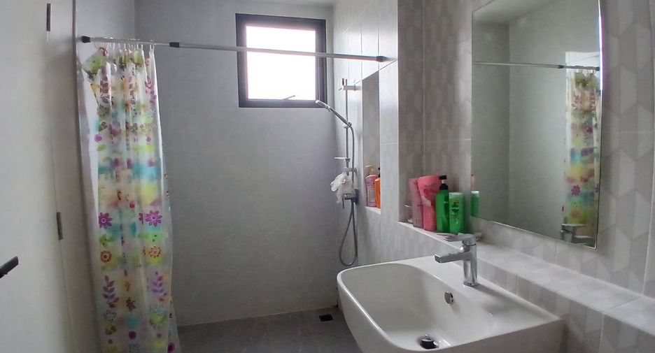 Haus zur Miete mit 4 Zimmer in Khan Na Yao, Bangkok