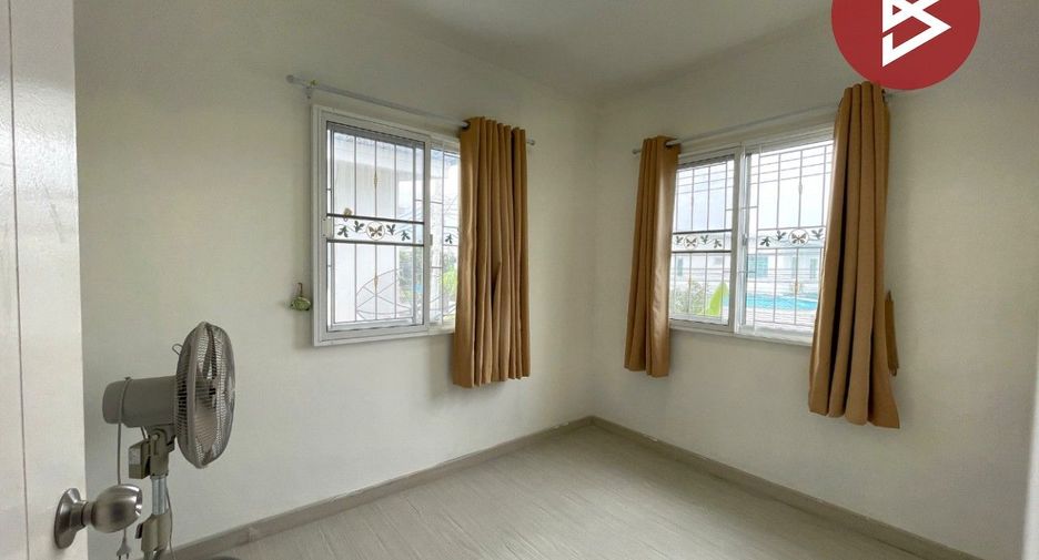 Casa adosada en venta de 3 habitaciones en Bang Sao Thong, Samut Prakan
