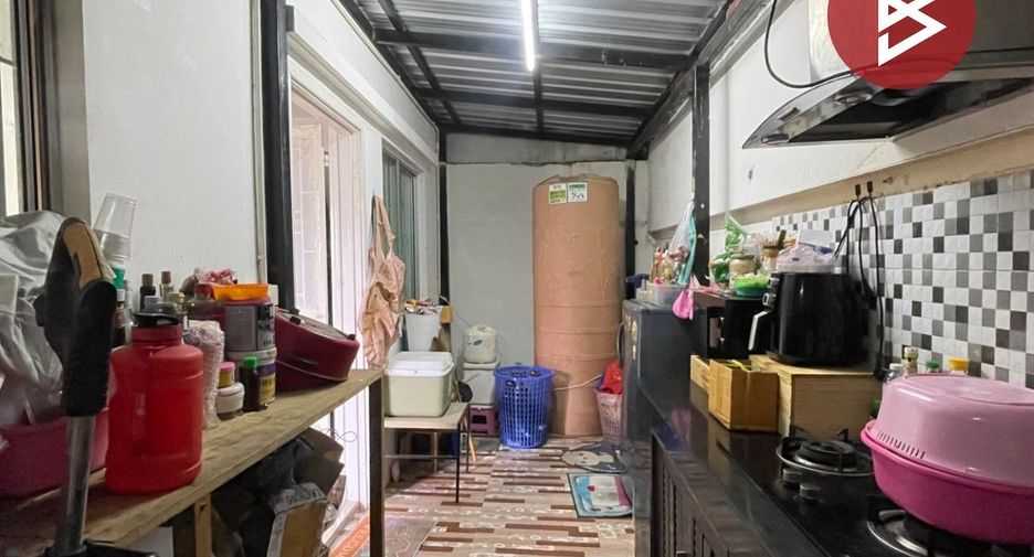 Casa adosada en venta de 3 habitaciones en Bang Sao Thong, Samut Prakan