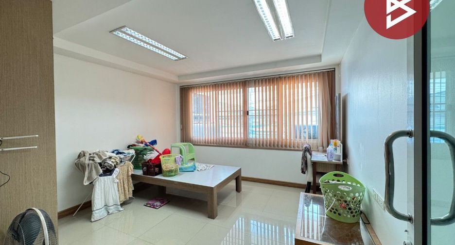 Local comercial en venta de 4 habitaciones en Bang Bua Thong, Nonthaburi