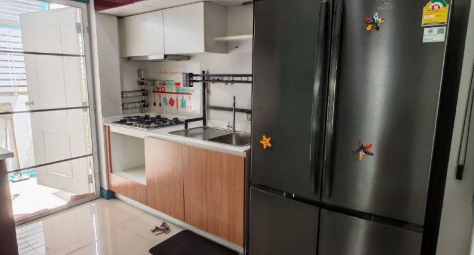 Casa en venta de 4 habitaciones en Sam Phran, Nakhon Pathom