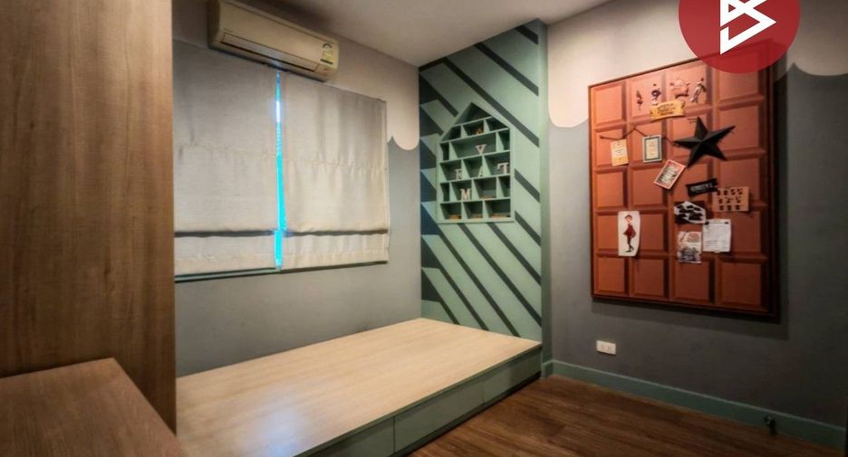 Casa en venta de 4 habitaciones en Sam Phran, Nakhon Pathom