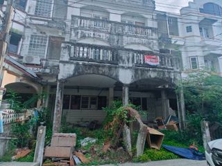 À vendre 4 chambres maison de ville à Mueang Samut Prakan, Samut Prakan