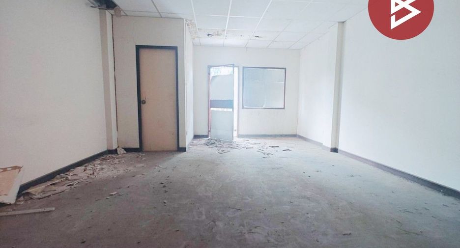 À vendre 4 chambres maison de ville à Mueang Samut Prakan, Samut Prakan