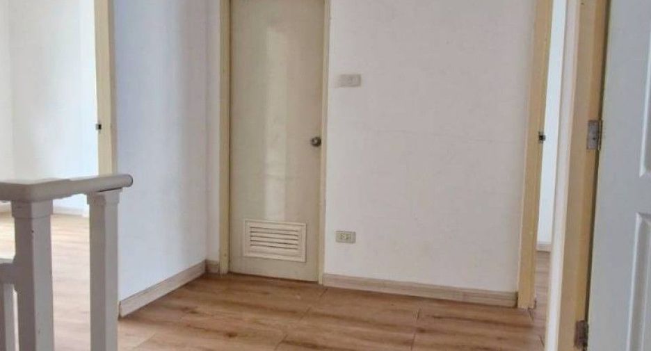 Reihenhaus zum Kauf mit 3 Zimmer in Sam Phran, Nakhon Pathom