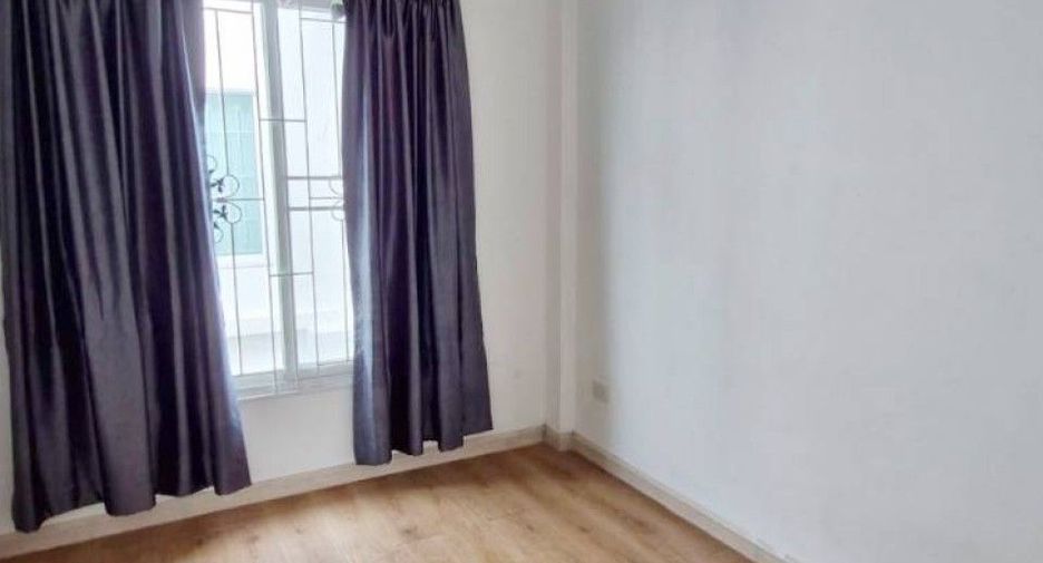Reihenhaus zum Kauf mit 3 Zimmer in Sam Phran, Nakhon Pathom
