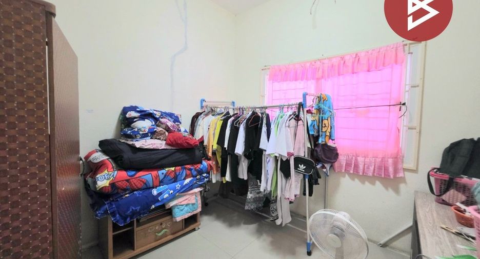 À vendre 2 chambres maison de ville à Si Racha, Chonburi