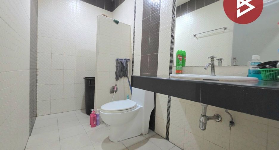 À vendre 2 chambres maison de ville à Si Racha, Chonburi