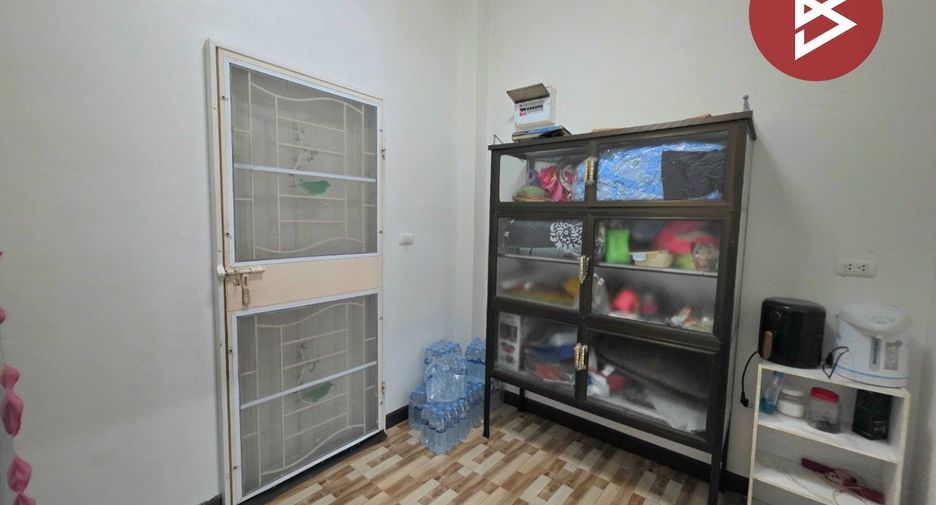 À vendre 2 chambres maison de ville à Si Racha, Chonburi