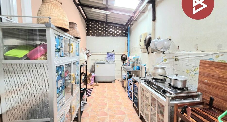 À vendre 2 chambres maison de ville à Si Racha, Chonburi