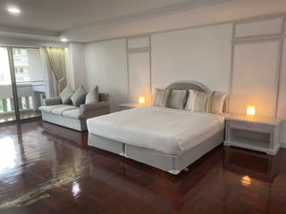 À louer 3 chambres appartement avec services à Watthana, Bangkok