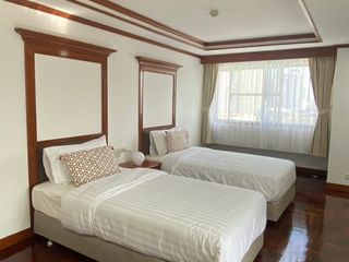 À louer 3 chambres appartement avec services à Watthana, Bangkok