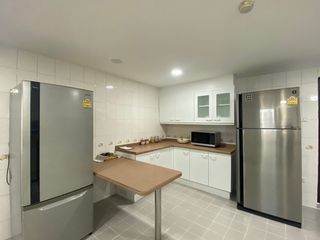 À louer 3 chambres appartement avec services à Watthana, Bangkok