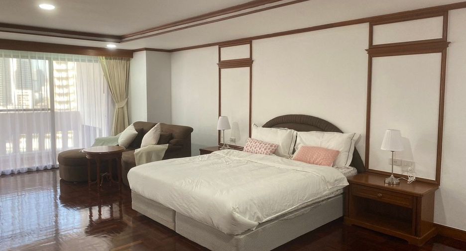For rent 3 bedrooms serviced apartment in Watthana, Bangkok