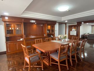 À louer 3 chambres appartement avec services à Watthana, Bangkok