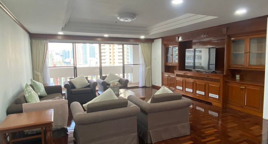 For rent 3 bedrooms serviced apartment in Watthana, Bangkok