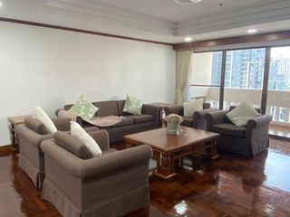 À louer 3 chambres appartement avec services à Watthana, Bangkok