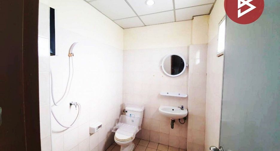 Local comercial en venta de 8 habitaciones en Mueang Chon Buri, Chonburi