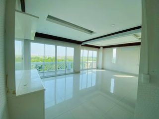 For sale 2 ベッドルーム condo in Mueang Rayong, Rayong