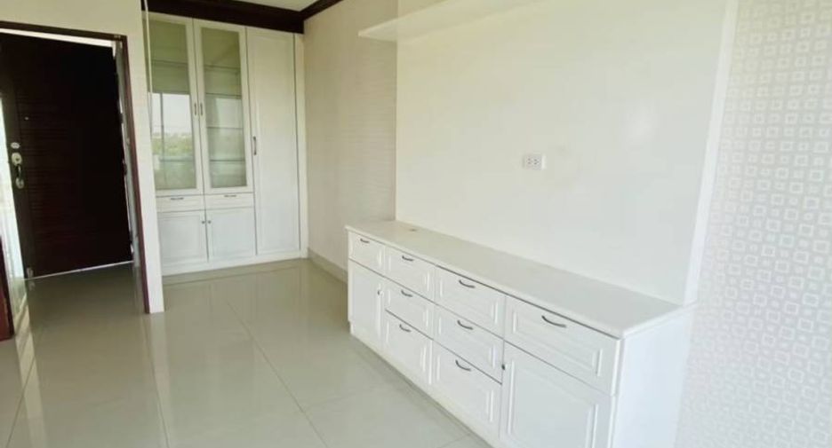 For sale 2 ベッドルーム condo in Mueang Rayong, Rayong
