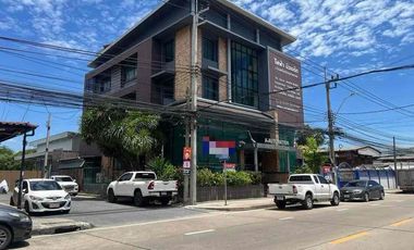 Oficina en venta de 6 habitaciones en Bang Kapi, Bangkok