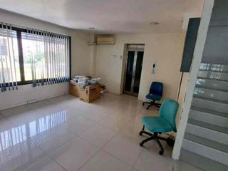 Oficina en venta de 6 habitaciones en Bang Kapi, Bangkok