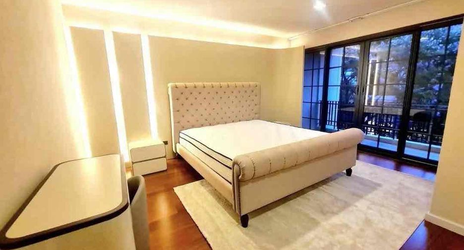 À louer 4 chambres maison de ville à Watthana, Bangkok