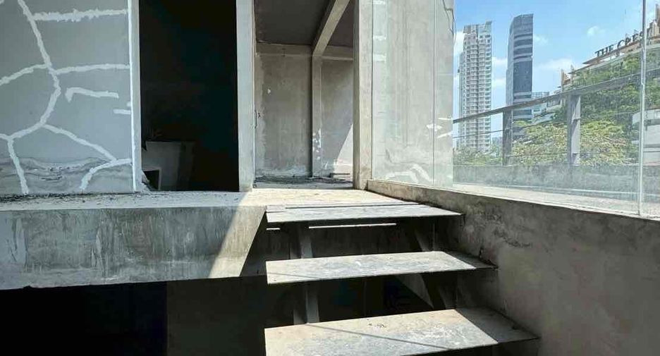 For sale そして for rent 4 ベッドルーム retail Space in Khlong Toei, Bangkok