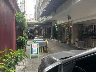 For sale そして for rent 4 ベッドルーム retail Space in Khlong Toei, Bangkok
