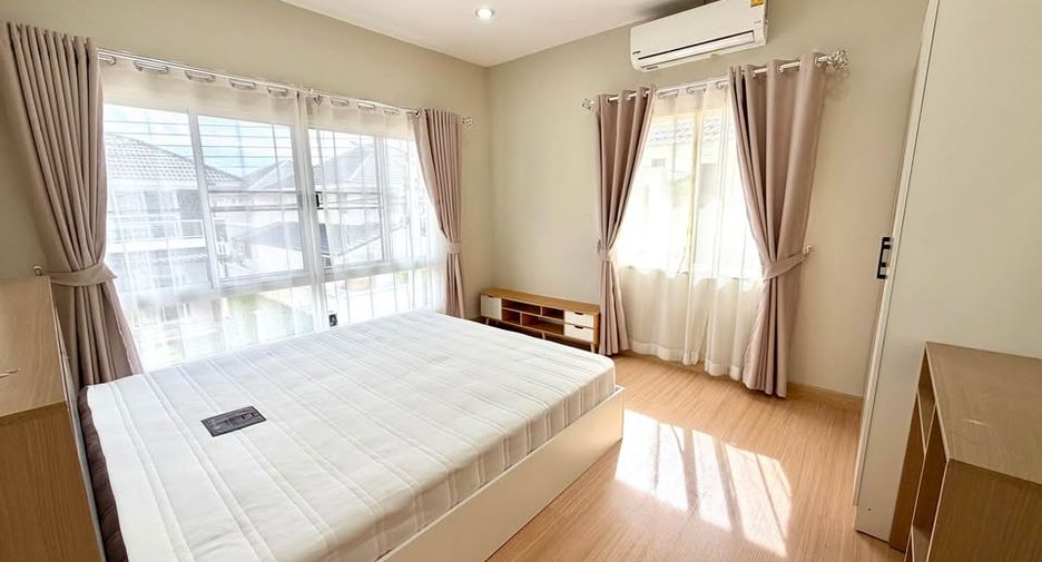 For rent 3 bedrooms house in San Kamphaeng, Chiang Mai