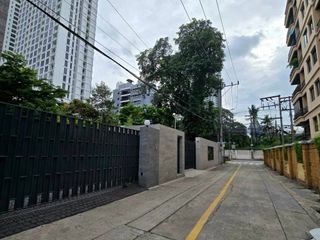 出租 和 出售 土地 在 Phra Khanong, 曼谷