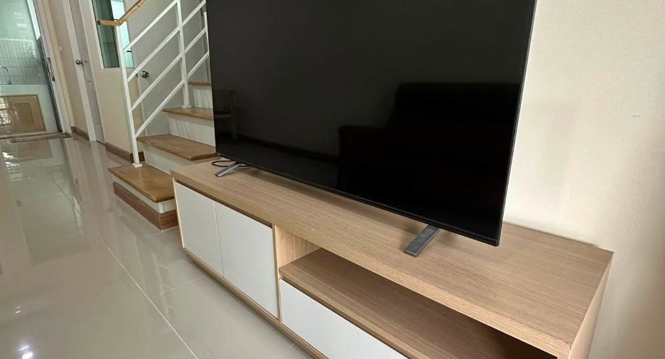 For rent 3 bedrooms townhouse in Mueang Chiang Mai, Chiang Mai