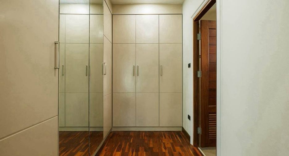 For sale 5 bedrooms villa in Mueang Chiang Mai, Chiang Mai
