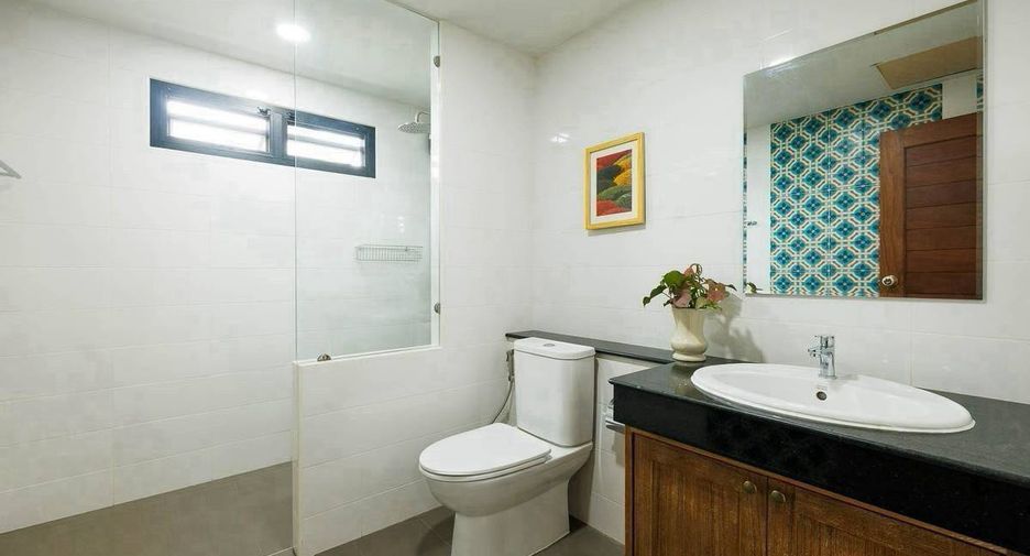 For sale 5 bedrooms villa in Mueang Chiang Mai, Chiang Mai