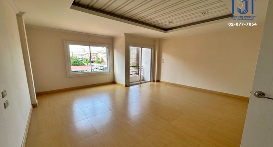 For sale 3 bedrooms house in Bang Khen, Bangkok