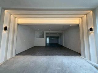 Haus zum Kauf mit 4 Zimmer in Phra Khanong, Bangkok